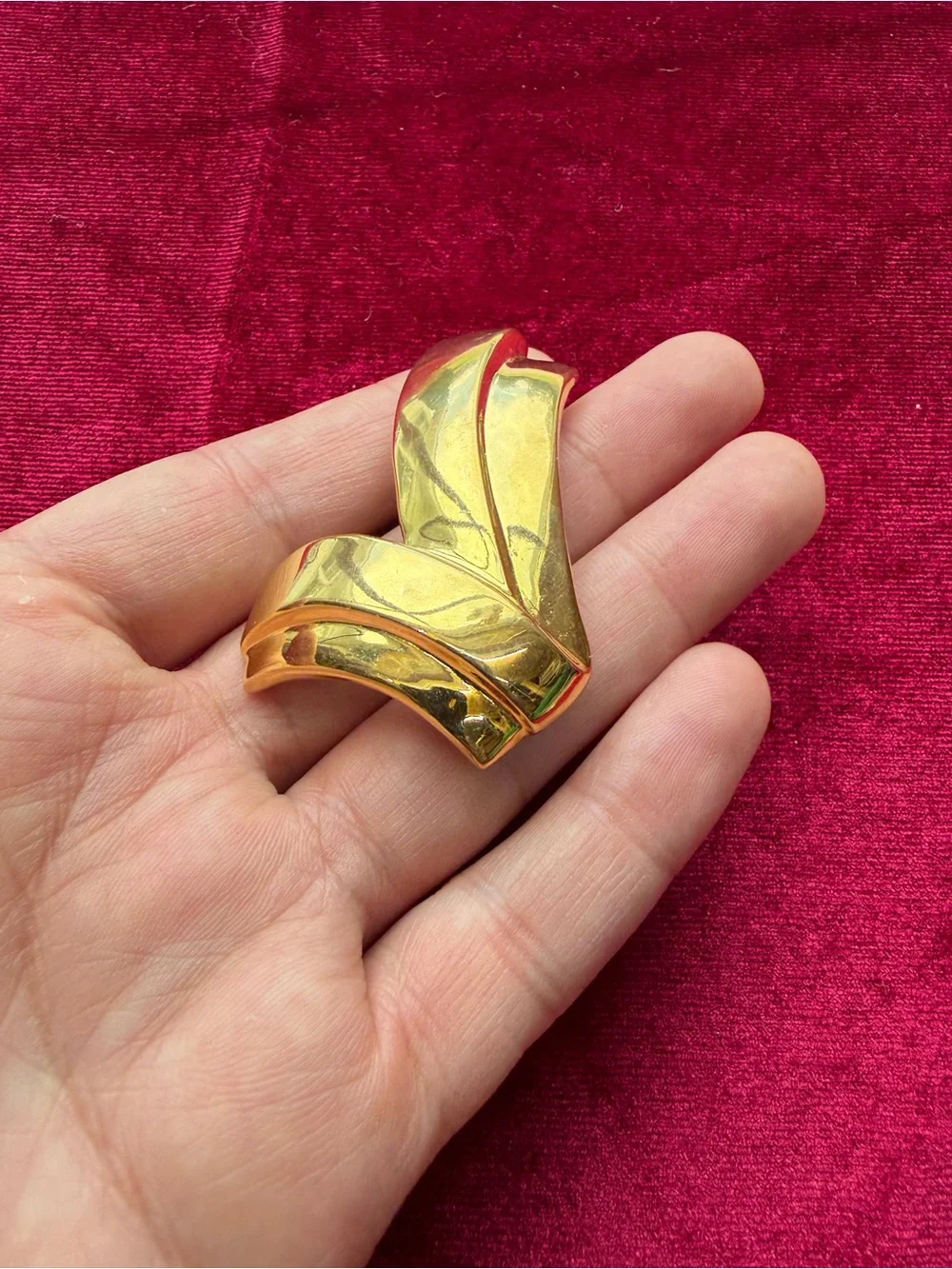 Vintage Monet Gold tone Brooch Pin